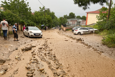 2 saatlik sağanak yağış ve dolu Bursa'da hayatı durma noktasına getirdi