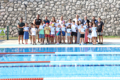 Mudanyalı minik yüzücüler sertifikalarını aldı